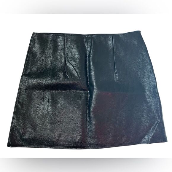 NWT OLD NAVY FAUX LEATHER MINI SKIRT SIZE LARGE WOMENS - Picture 2 of 7